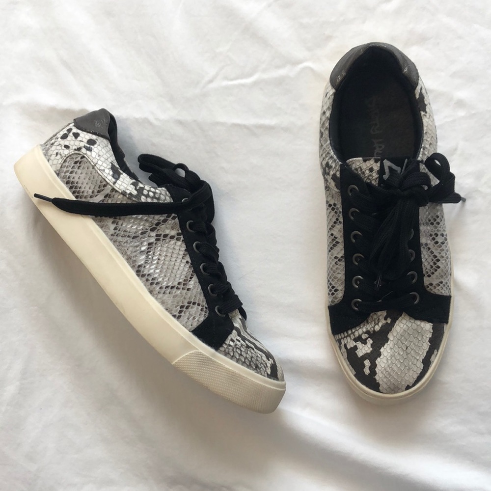Women’s Size 8 Snake Skin Print Sneakers